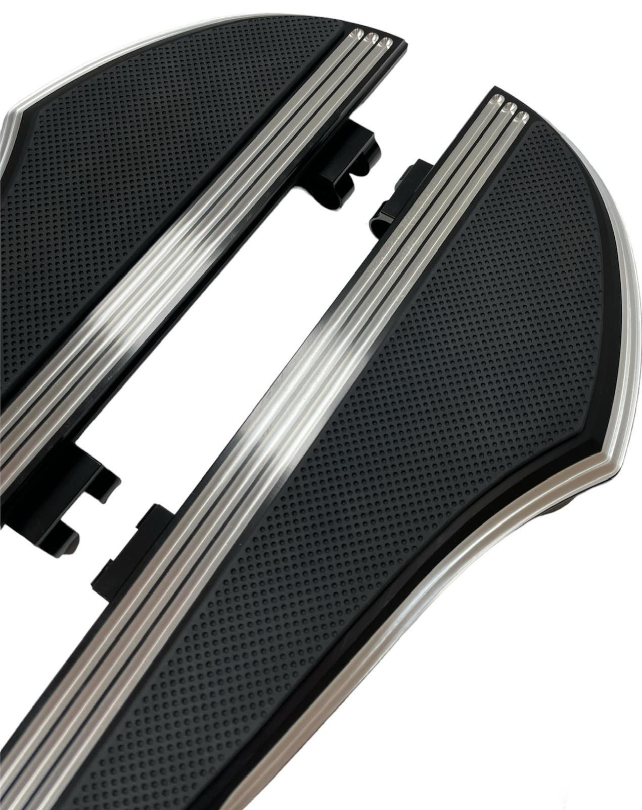 Front floorboards black/chrome Touring Dyna Softail - Image 10